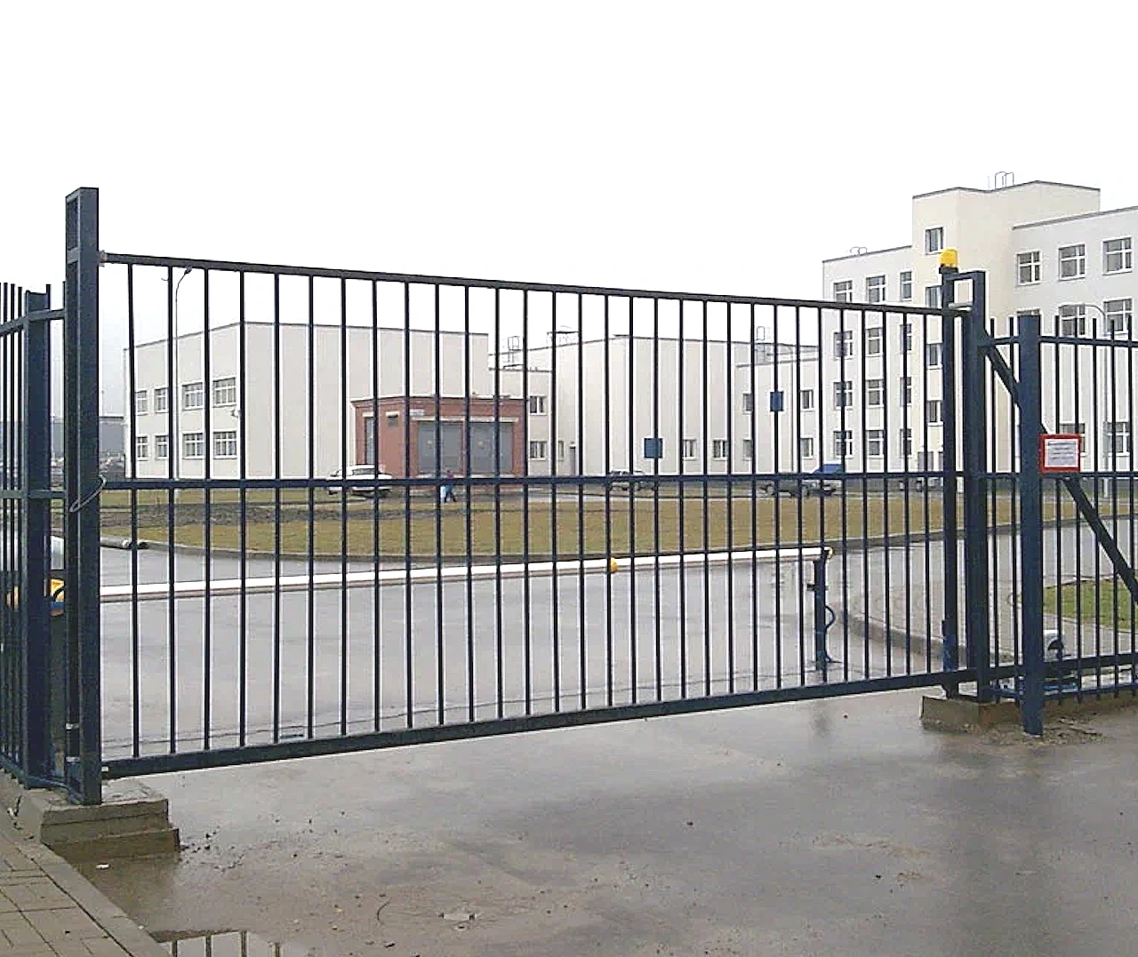 Откатные ворота сварные с автоматикой фото под ключ