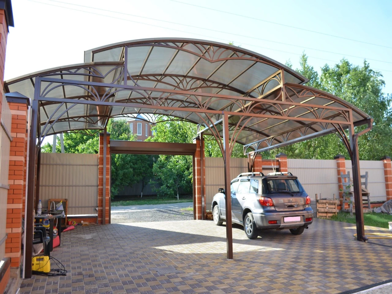 Навес арочный двухуровневый из поликарбоната фото стоимость под ключ