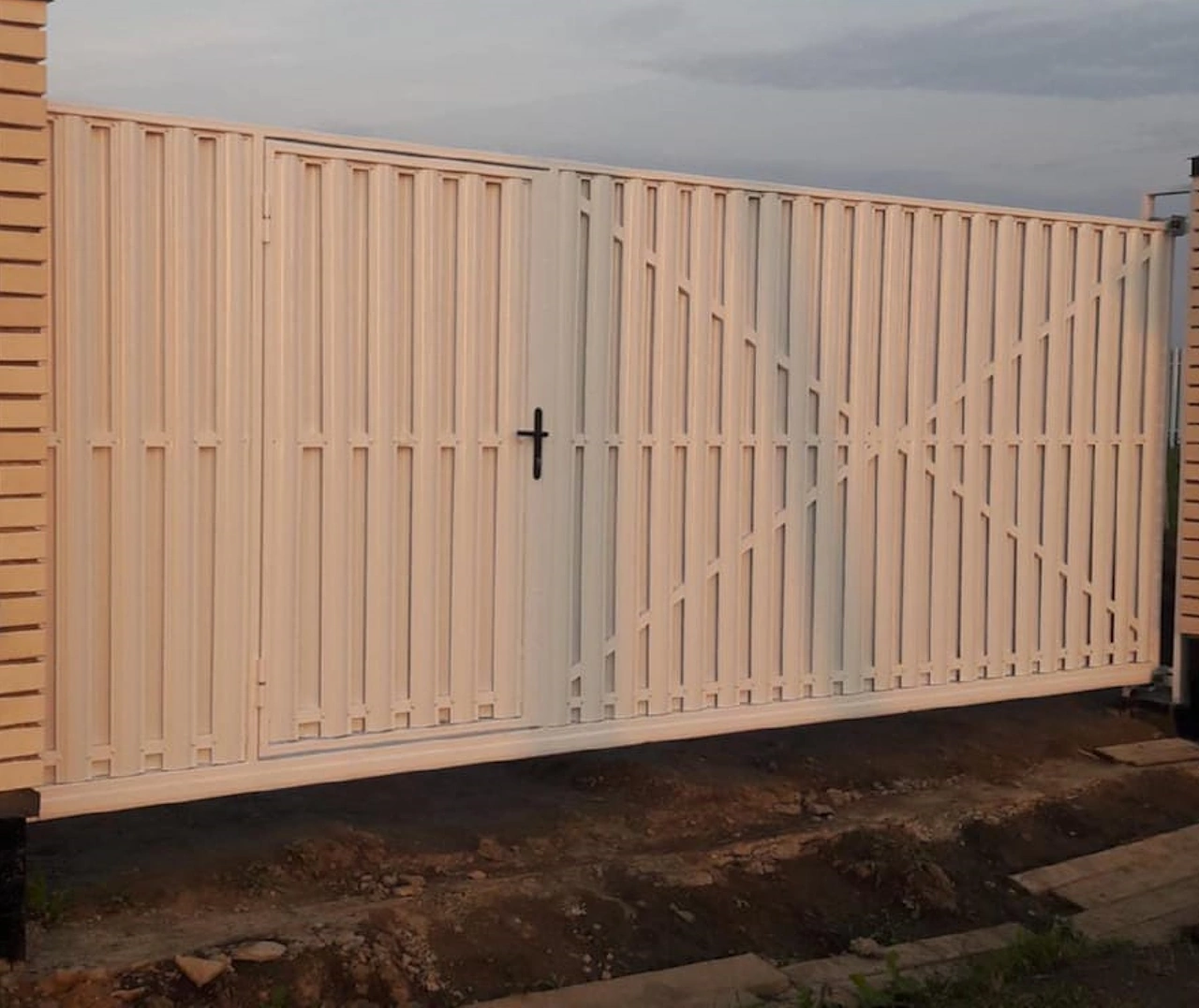 Откатные ворота из евроштакетника 6 метров фото цена под ключ