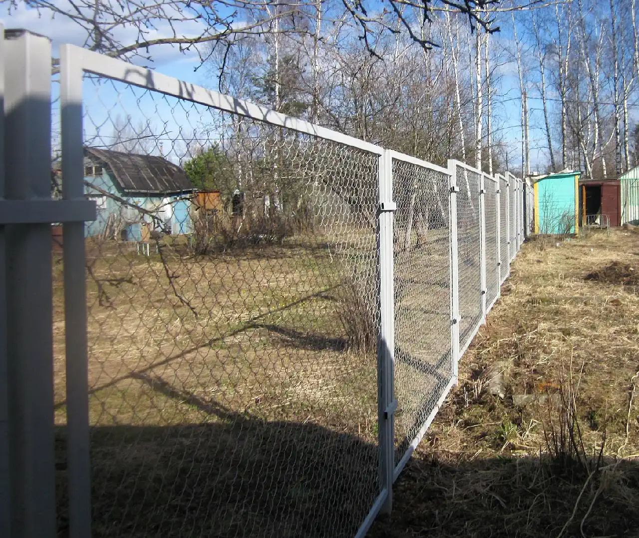 Забор из сетки рабица секционный с бетонированием столбов фото цена за метр под ключ