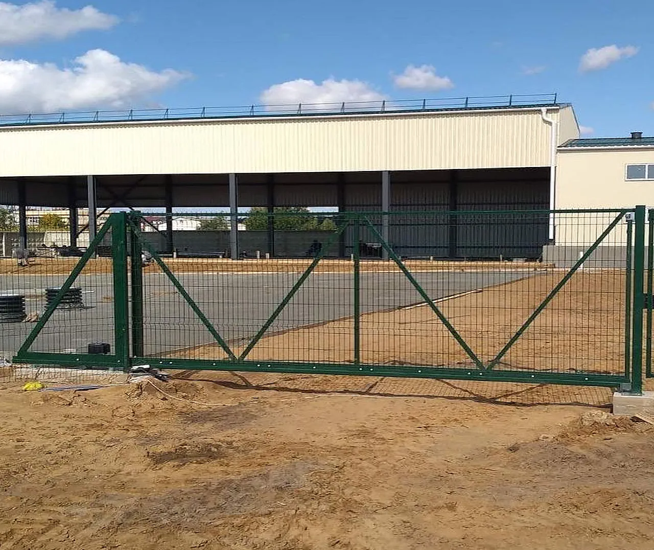 Откатные ворота из 3D сетки 6 метров фото под ключ