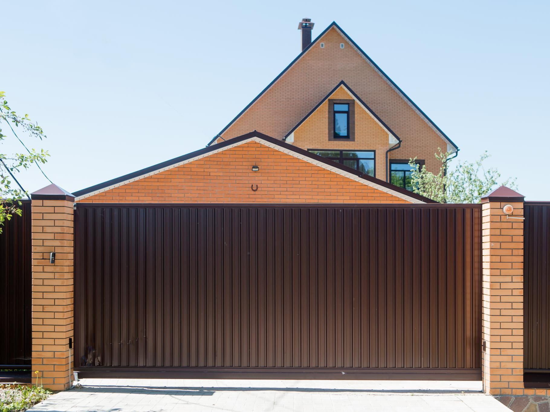 Забор из профнастила C20 фото недорого